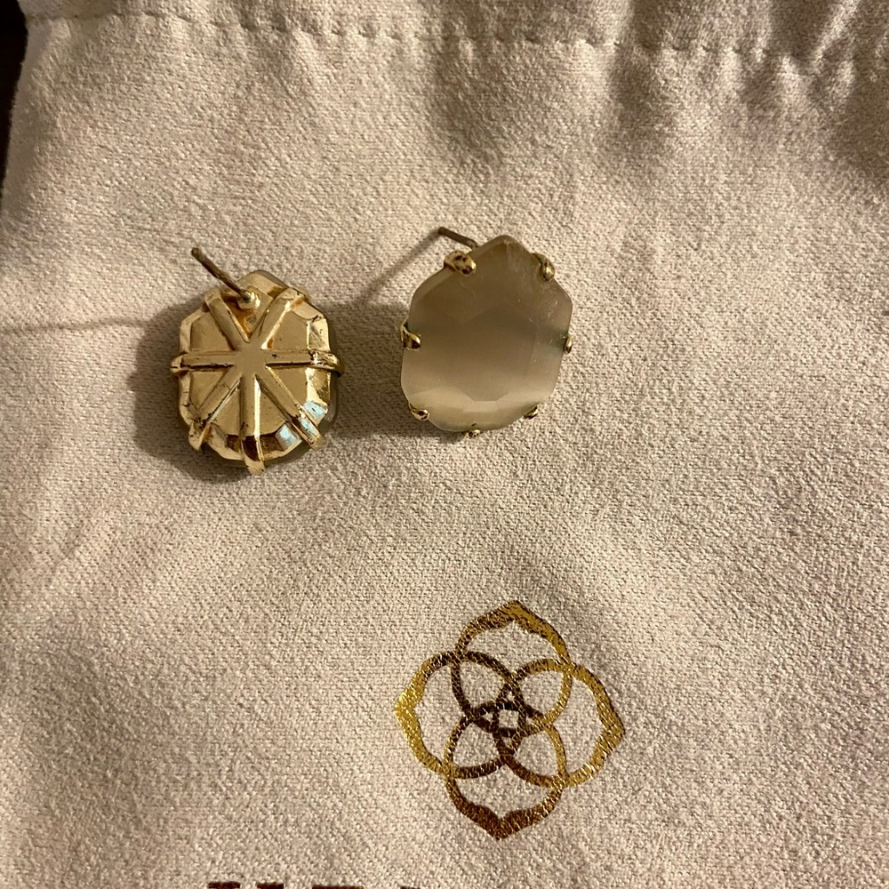 Kendra Scott medium grey stud earrings